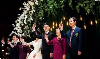 一首英文歌,开头歌词是嘿,慢下来作为 最新英文歌